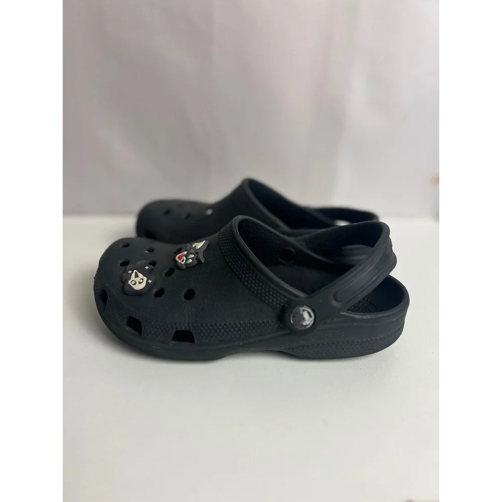 Crocs Classic Clog Black Kids Junior Size J3 with Tom and Jerry Jibbitz Charms